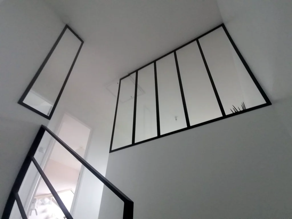 escalier de maison avec verrière en acier