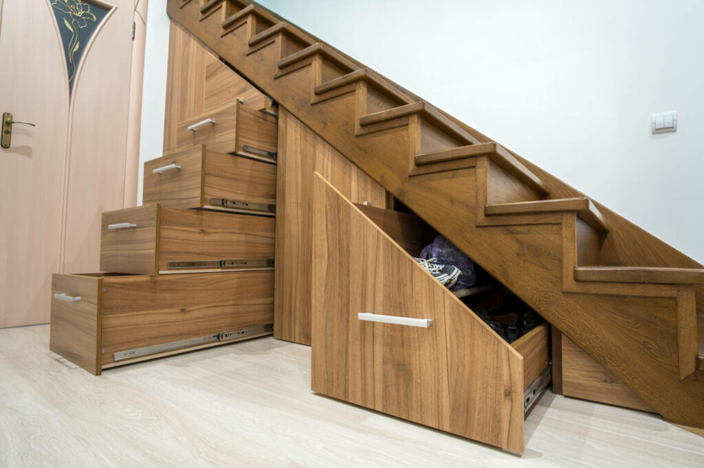 rangement sous escalier sur mesure